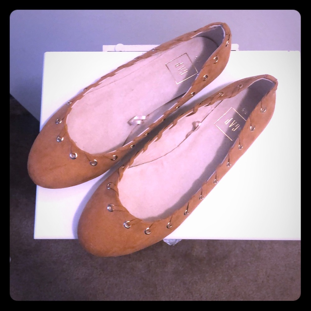 Brand new Gap flats.